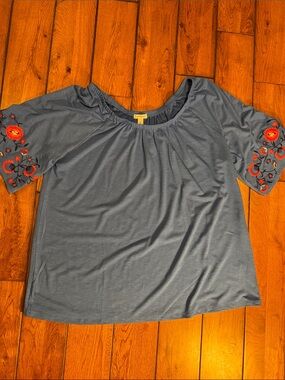 Westport Blue Scoop-Neck Top with Floral Embroidered Sleeves sz. 2X